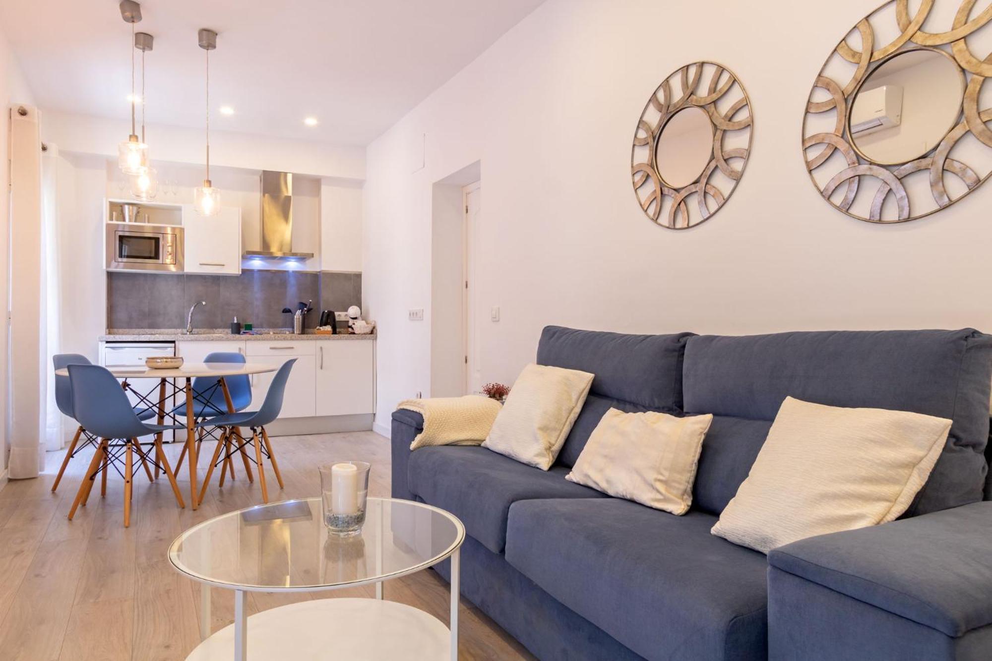 Nine O Clock San Luis Skyview Apartment เซบีญา ภายนอก รูปภาพ
