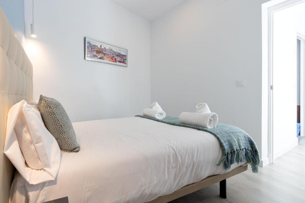 Nine O Clock San Luis Skyview Apartment เซบีญา ภายนอก รูปภาพ
