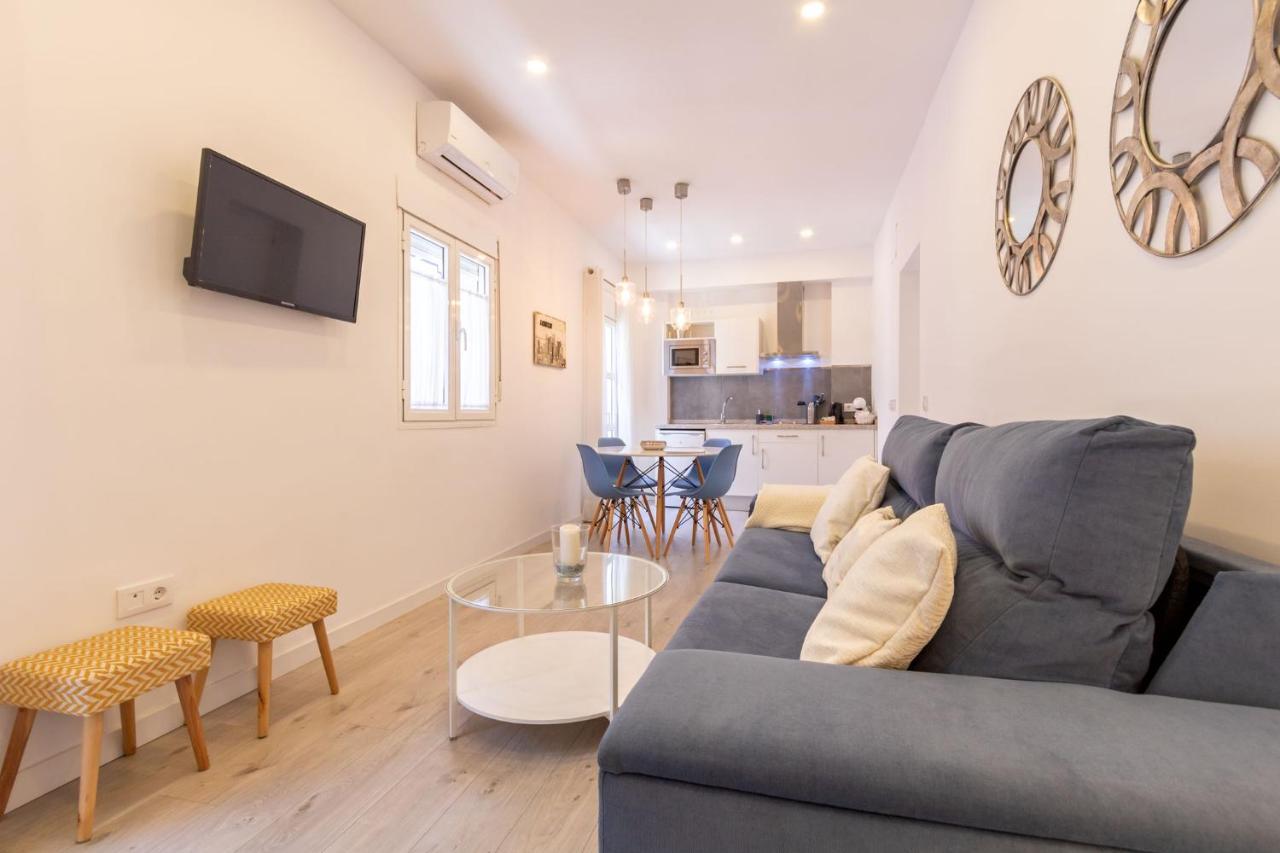 Nine O Clock San Luis Skyview Apartment เซบีญา ภายนอก รูปภาพ