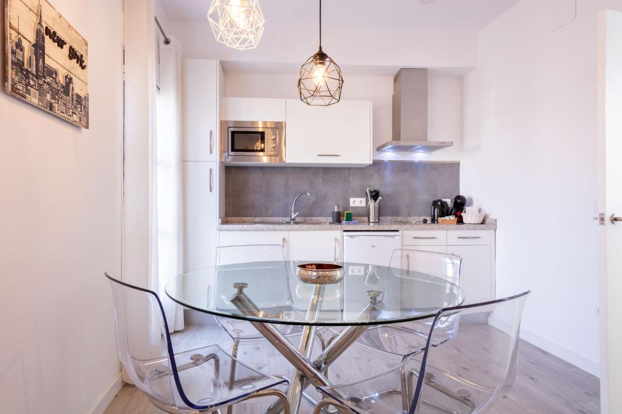 Nine O Clock San Luis Skyview Apartment เซบีญา ภายนอก รูปภาพ