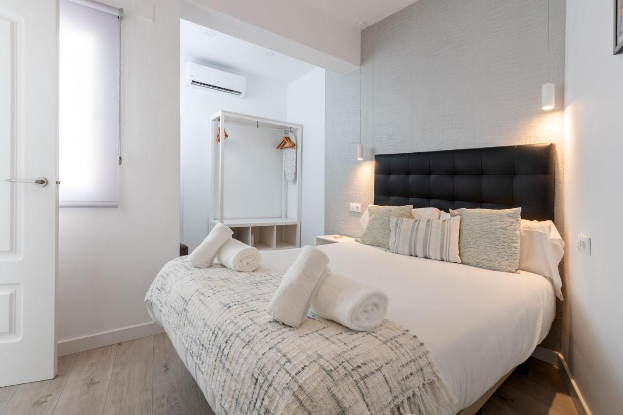 Nine O Clock San Luis Skyview Apartment เซบีญา ภายนอก รูปภาพ