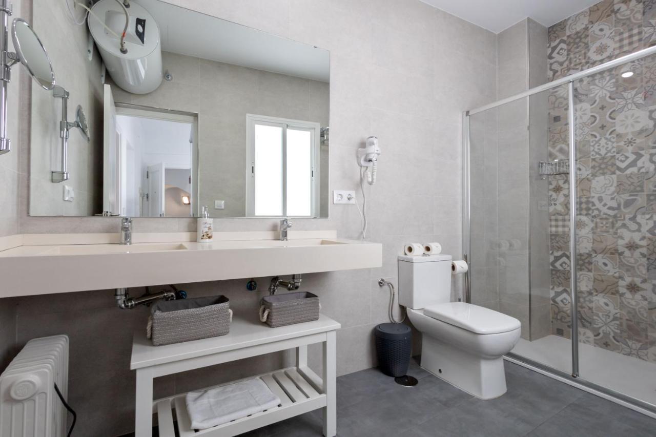 Nine O Clock San Luis Skyview Apartment เซบีญา ภายนอก รูปภาพ