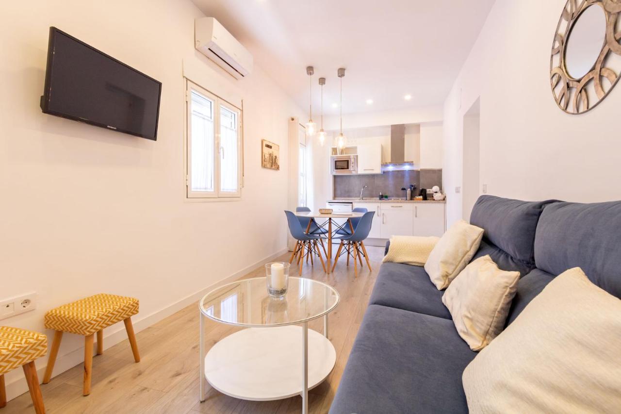 Nine O Clock San Luis Skyview Apartment เซบีญา ภายนอก รูปภาพ